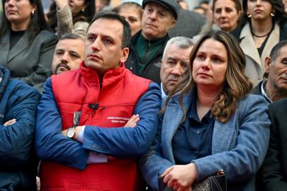 Açılışta hem gözyaşı hem siyaset vardı