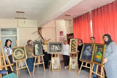 Çorum'da kadınlar rölyef sanatıyla hem üretiyor hem sosyalleşiyor