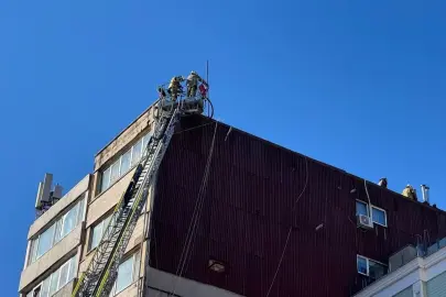 Şişli'de 9 katlı binanın çatısında çıkan yangın söndürüldü