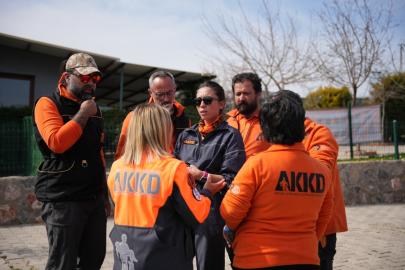 Afetlerde Umut Işığı: Arama Kurtarma Köpekleri