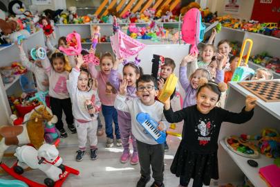 Bornova’da dayanışma ve paylaşmanın simgesi Oyuncak Kütüphanesi