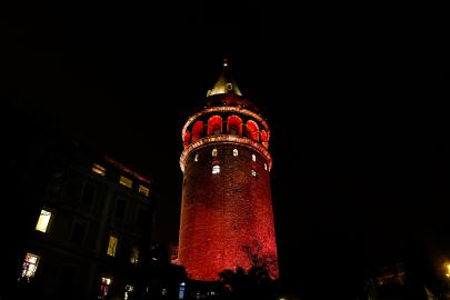 Galata Kulesi’nde Kırmızı Işıkta Umut