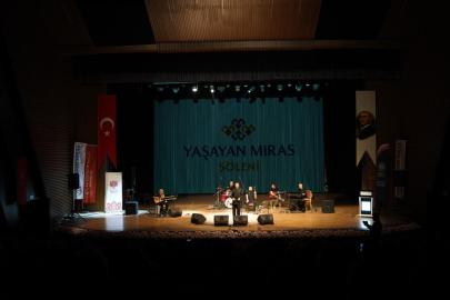 Isparta Miras Şöleni'nde Oğuz Aksaç Sahne Aldı