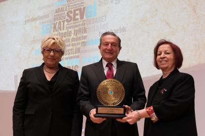 Üsküdar Üniversitesi 11. Yüksek İnsanî Değerler Ödülleri Sahiplerini Buldu