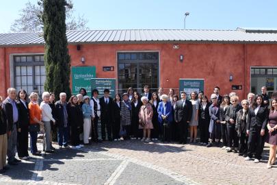 “Bir Tuval İki Nesil” resim sergisi Urladam’da ziyarete açıldı