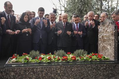 Devlet Bahçeli, Alparslan Türkeş'in kabrini ziyaret etti