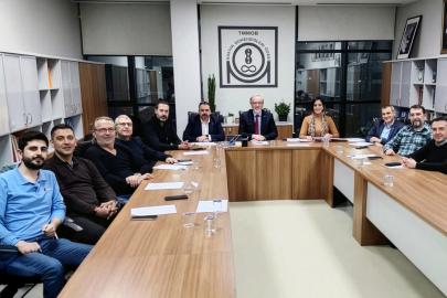 Emeğimiz, geleceğimiz, meslek onurumuz için: birleşelim, değiştirelim!