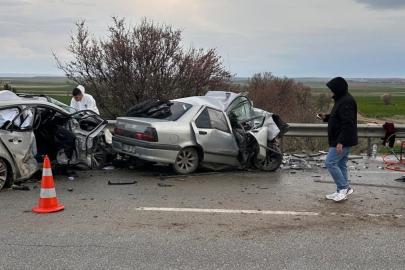 Eskişehir-Ankara yolunda otomobil karşı şeride geçti. 4 ölü, 2 yaralı