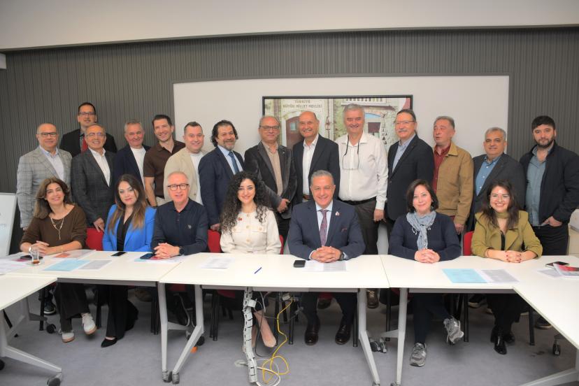 İzmir Dişhekimleri Odası'nda Ersin Atinel Güven Tazeledi